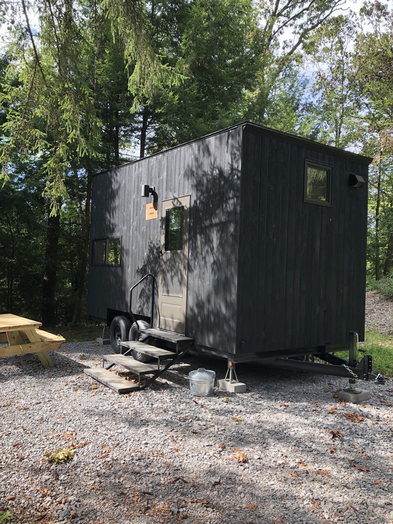 Exterior of Getaway Cabin Pittsburgh/Cleveland