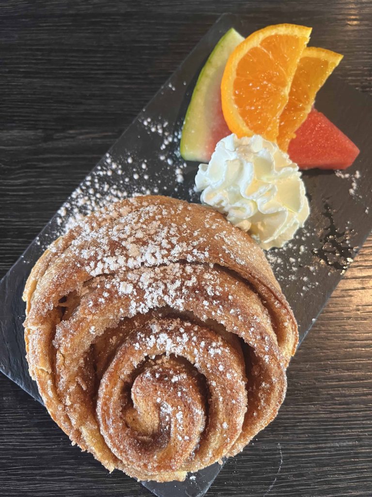 Unstad cinnamon roll.